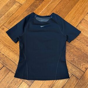 Nike Universa Women's Black Short Sleeve Tee